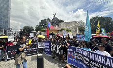 Filipinlerde yolsuzluk skandalı on binleri sokağa döktü