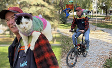 Sokakta gördü hemen aldı: Omzundan düşürmüyor Türkiye’nin 65 ilini beraber gezdik