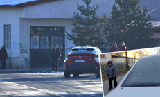 Bir kent resmen dondu: Araçlarını halılar ile soğuktan korudular