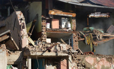 Erzurumda doğal gaz patlaması: 2 katlı binanın bir kısmı çöktü İlkokul ve Kuran Kursu da tahliye edildi