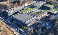 Papanın İstanbulda ayine katılacağı stadyumun etrafı bariyerlerle çevrildi