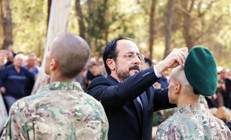 Yeşil berelerini Hristodulidis taktı… Rum komandolardan hadsiz sloganlar