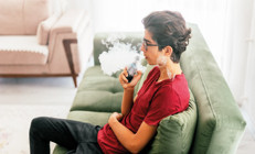 Elektronik sigara akciğeri söndürüyor... Kullanım yaşı 11’e kadar düştü