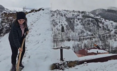 Lapa lapa kar yağışı başladı: Evler kısa sürede beyaza büründü