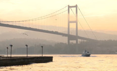 İstanbulda boğaz trafiğine sis engeli