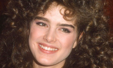 Zamanın rüzgarı çok zalim esti... Efsane güzelliğinin kendisi uçup gitti, sadece gölgesi kaldı