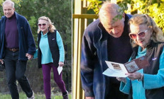 Tanıştıklarında kendisi 21, karısı 39 yaşındaydı... Herkes genç sevgili peşinde koşarken ünlü oyuncu 18 yaş büyük aşkıyla mutluluğu seçti