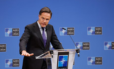 NATO Genel Sekreteri Rutteden Putine: Hiçbir yere gitmiyoruz