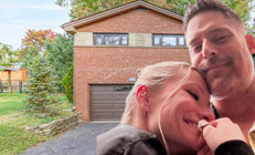 Ünlü çift büyük şehirde, büyük aşka düşmüştü.... Nişanlanıp el ele büyüdükleri kasabaya taşındılar... Yıllar sonra memlekete dönüş