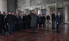 CHP lideri Özel, Anıtkabiri ziyaret etti