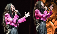 En sonunda kararını verdi… Efsane şarkıcı 80 yaşına bastığı gün 40 yaşındaki sevgilisiyle evlenecek