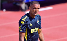 Fenerbahçede Rodrigo Becao kadro dışı bırakıldı İrfan Can Kahveci ve Cenk Tosun sonrası sürpriz