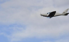 ABDde küçük uçak seyir halindeki araca çarptı