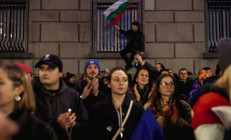 Komşuda halk sokağa indi: 25ten fazla şehirde protesto