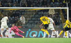 Berke Özer yine penaltı kurtardı ama puana yetmedi