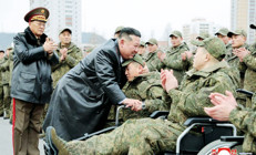 Kim’den Rusya’dan dönen askerlere nişan