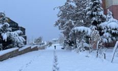 Hava sıcaklığı sıfırın altında 5 dereceye kadar düştü Yoğun kar yağışı