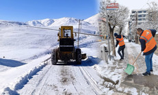 Yoğun kar yağışı etkili oldu: Ekiplerin çalışması başladı | Hava sıcaklığı eksi 16 dereceyi gördü: Kar kalınlığı 1 metreyi aştı