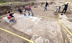 Temelden mozaik çıktı