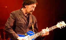 Müzik dünyasının acı kaybı...İngiliz şarkıcı Chris Rea öldü