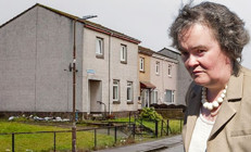 Bir yarışmayla şöhret ve servet kazanmıştı.. Çoktan milyoner oldu ama hala yoksul mahallesinde oturuyor