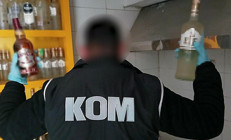 İzmirde yılbaşı öncesi sahte ve kaçak içki operasyonu: 3 tutuklama