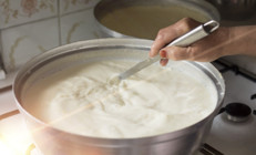 Uzmanlar bir kez daha ezber bozdu Meğer bize yıllarca yanlış anlatmışlar: Süt hakkında bildiğiniz her şeyi unutun