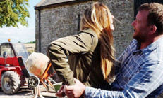 Eski karısından kurtardığı muhteşem evinde yeni karısıyla mutlu, mesut yaşıyor Bir görseniz buranın havası mis gibi