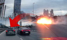 Şişlide makas atan otomobil alev topuna döndü, motoru yola fırladı Dehşet dolu anlar kamerada
