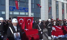 Yalova Emniyetinde şehit polisler için tören | Acılı eşin isteği yerine getirildi... Anne babası yoktu, mahşeri kalabalıkla uğurlandı