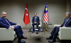 Dışişleri Bakanı Hakan Fidan, Malezya Başbakanı İbrahim ve mevkidaşı ile görüştü