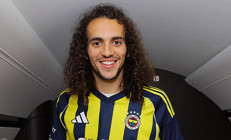 Fenerbahçenin yeni yıldızı Matteo Guendouzi, ayağının tozuyla süper derbide