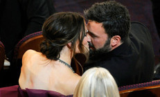 Eski kocası ona adeta ‘yapıştı’ kaldı… Artık öyle bıktı ki çöpçatanlık yapıyor: Gel biz sana münasip bir sevgili bulalım