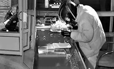 Kuyumcuya girip 6 kilo altın çalan hırsızdan şaşkına çeviren ifade