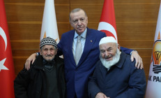 Cumhurbaşkanı Erdoğan AK Parti MYK öncesi vatandaşlarla görüştü