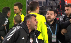 Burak Yılmaz, kırmızı kart gördü: Karara sinirlendi, hakemin üzerine yürüdü