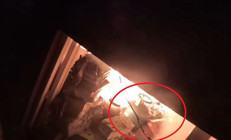  İtfaiye eri alevlerin arasına dalıp içeriden çıkardı