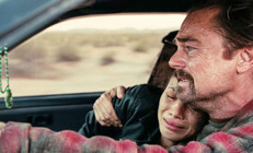 Çocukluğu hayat kadınlarının arasında geçmişti: Herkes genç sevgililerini konuşuyor ama onun yolu başka... Yürü hatta koş... Kim tutar seni