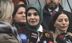 Bakan Göktaş, kreşte şiddete uğradığı belirtilen çocuğu ziyaret etti