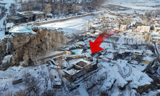 Kayalıkların üzerine inşa edildi: 250 metre yükseklikte Türkiye’de bünyesinde 2 tane bulunduran tek ilçedir