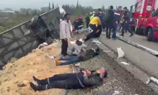 Antalyada yolcu otobüsü devrildi: 5 can kaybı, çok sayıda yaralı