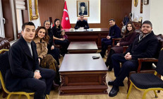 Uzak Şehir dizisinin oyuncularından Midyat Kaymakamına ziyaret