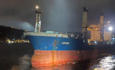 İstanbulda yük gemisi karaya oturdu