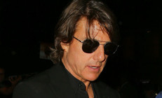 Filmlerinde gökyüzünde kanatsız uçuyor... Ama gerçek hayatta öyle korktu ki milyonluk evinden ardına bile bakmadan kaçtı