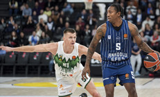 Anadolu Efes, Zalgirisi yıktı geçti: 92-82