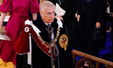 Ailesi Epstein’in ‘dostu’ eski prense son darbeyi vurdu… Onu bir ‘çöp poşeti’ gibi gece yarısı kapını önüne koydular