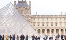 Louvre’un başı yine belada