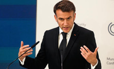 Almanyada Macron ile terör örgütü SDG/YPG elebaşı Abdi kucaklaştı