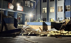 Düzcede çatısı uçan lisede eğitime yarın ara verildi