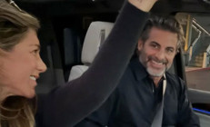 Yeni sevgilisi gözlerinin içine öyle bir baktı ki.... Yıllarca durdu durdu, 57 yaşında anneliğe ikna oldu